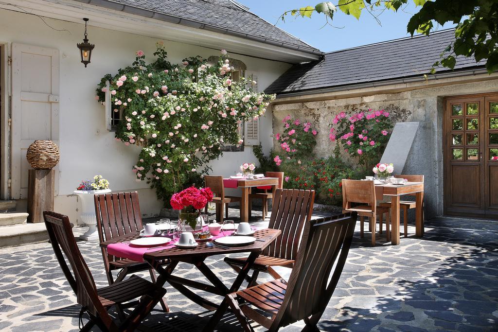 Hotel Les Saints Peres Montagnole Exterior foto