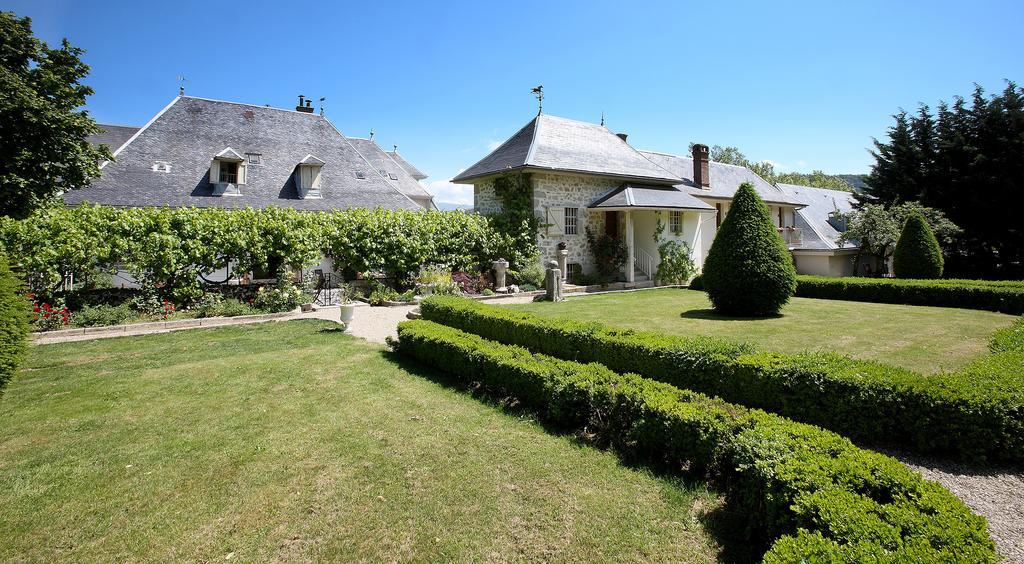 Hotel Les Saints Peres Montagnole Exterior foto